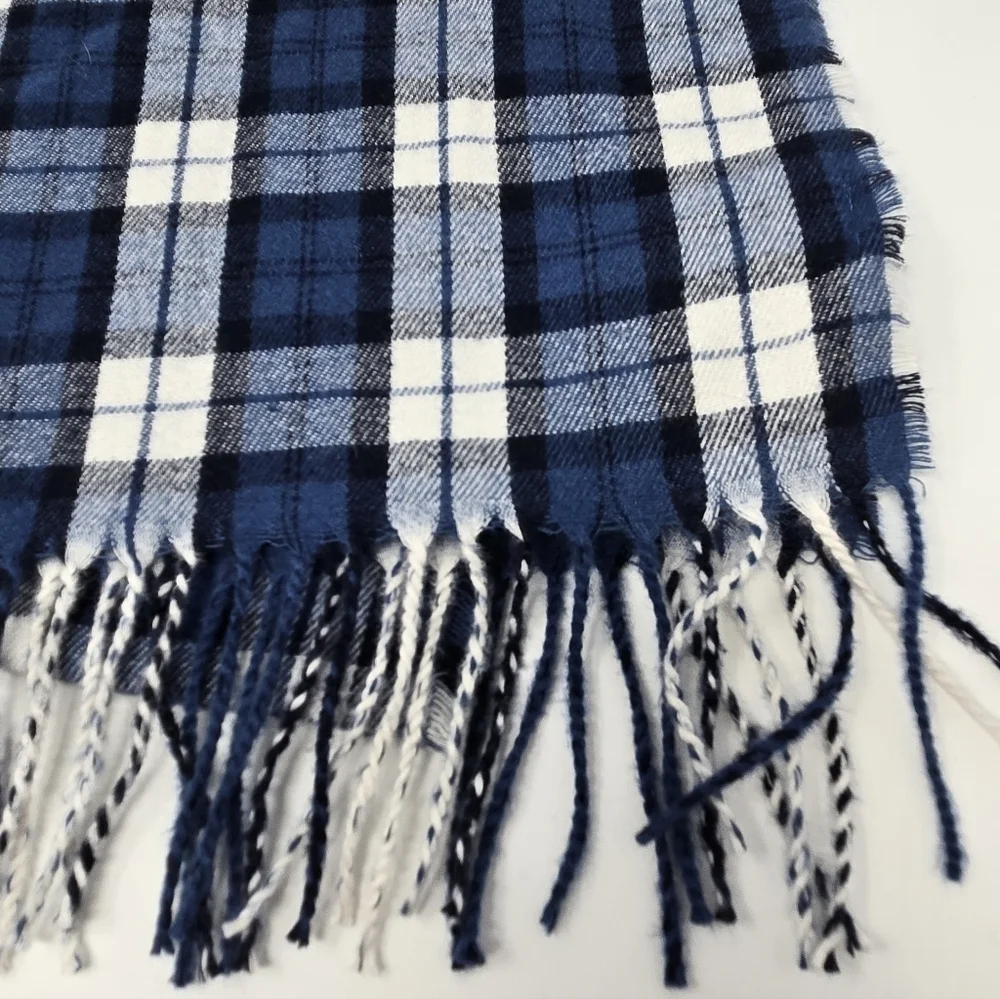 OLD NAVY BLUE & WHITE PLAID LONG SCARF FRINGE ENDS UNISEX OS FALL WARM COZY